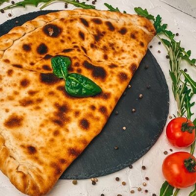 Пицца Кальцоне 31см в Pizza della Casa по цене 599 ₽