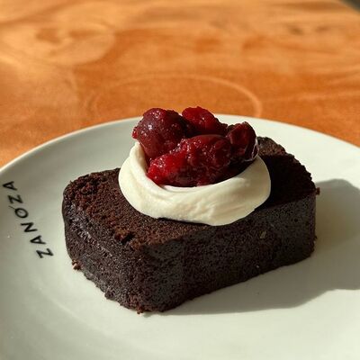Шоколадный кекс в Zanoza Open Bar по цене 490 ₽