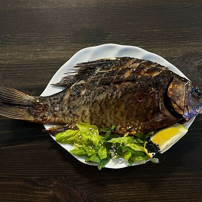 Карась, запеченный с овощами в Карасёвня по цене 450 ₽