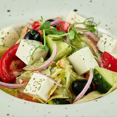 Греческий салатв Мама Дали по цене 740 ₽