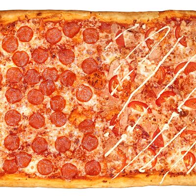 Пицца Пеперони-ветчина с соусом Цезарь 2 вкуса Макси в Синьора по цене 1280 ₽