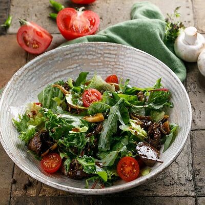 Теплый салат с куриной печенью в Баклажан в ТЦ 