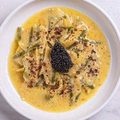 Рваная паста с соусом пармезан и черной икрой в Море на Патриках по цене 2640