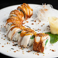 Ролл с угрем в Peshi