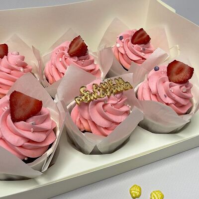 Капкейки С днем рождения розовыев Кондитерская VO по цене 3080 ₽
