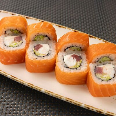 Ролл Тунец, Лосось, Креветка в YUMMY по цене 860 ₽