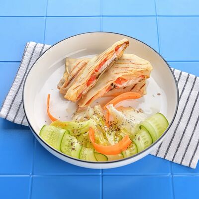 Домашние блины с куриной грудкой, томатами и сыром в Port-O-Coffee по цене 400 ₽