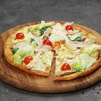 Пицца Цезарь 33 см 1/900 в Бургер удачи по цене 780 ₽