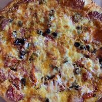 Пицца с колбасой в Ёмоё