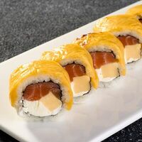 Теплый ролл Три сыра лосось в Takamura Sushi