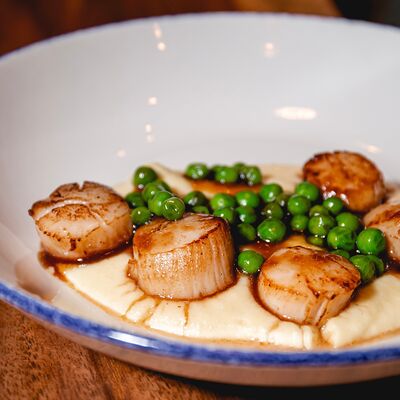 Обожженный гребешок с копченым картофельным пюре в Rakushka по цене 1130 ₽