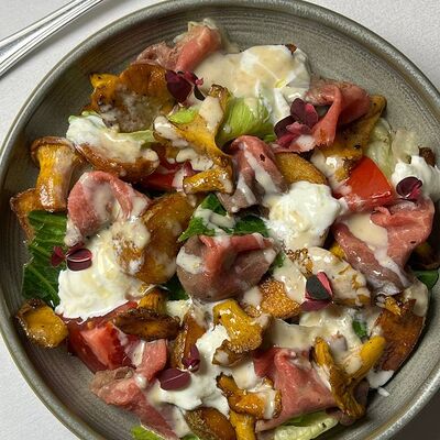 Салат с ростбифом и лисичками в Острова по цене 650 ₽