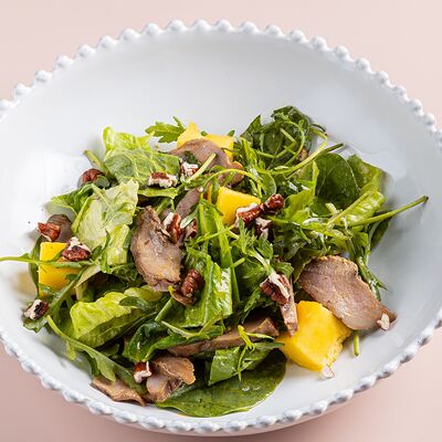 Салат с копченой уткой и манго в Avgust13 по цене 800 ₽