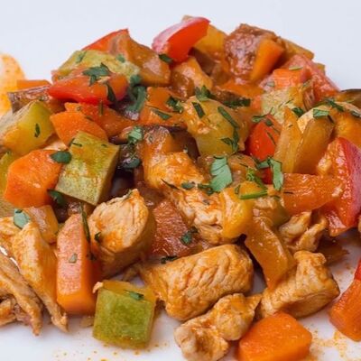 Индейка с овощами в Кафе нут по цене 525 ₽