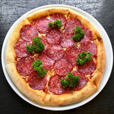 Пицца Салями с сырами в Бар Италия по цене 620 ₽