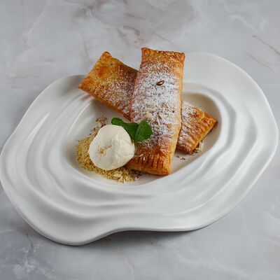 Грушевый штрудель в Ofris по цене 990 ₽