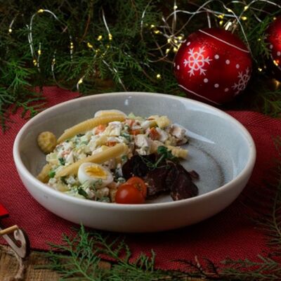 Оливье по-перуански с говяжьими джерками в La Vaca по цене 570 ₽