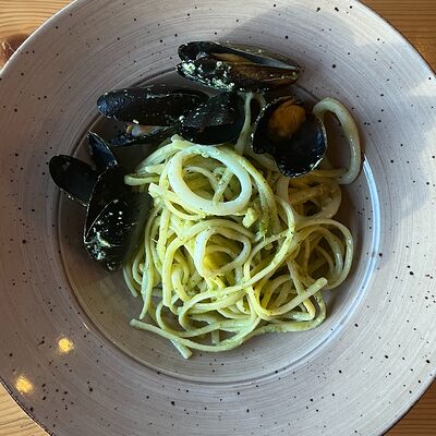 Паста с песто и морепродуктами в Sofa&par по цене 460 ₽