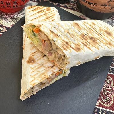 Шаурма барбекю с курицей в На углях по цене 620 ₽