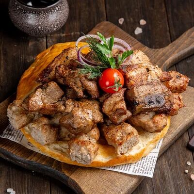 Шашлык в хлебе на 6 персон со свининой в Шашлык Хаус GRILL&PIZZA по цене 8125 ₽