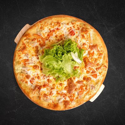 Цезарь M в Пицца Семейная точка по цене 700 ₽