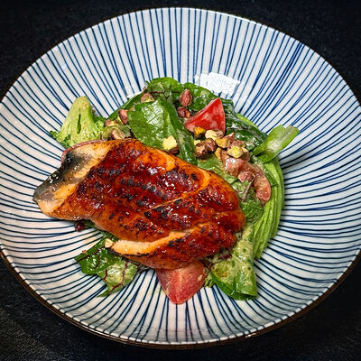 Салат с авокадо с угрем в Self Edge Japanese по цене 1900 ₽