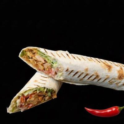 Шаурма острая в Holy salt Шаурма Шашлык по цене 365 ₽