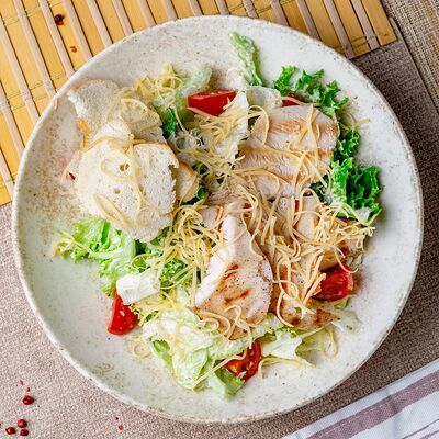 Цезарь с курицей в Бурито по цене 590 ₽