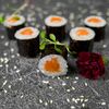 Маки с лососем в Restobar Первый & Ресторан доставки Личный повар по цене 299