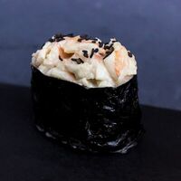 Гункан с креветкой в SushiShark