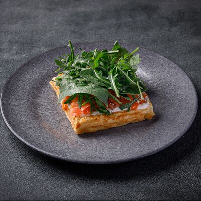 Картофельная вафля с лососем в Zest Coffee & Wine по цене 630 ₽