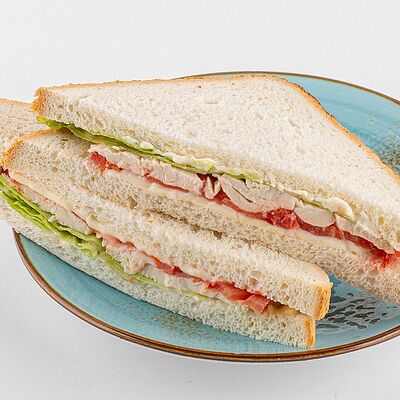 Сэндвич с курицей в Вилка Ложка по цене 251 ₽