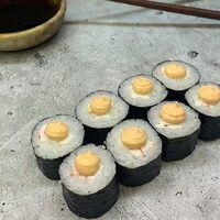 Ролл с крабом в Fenix Sushi