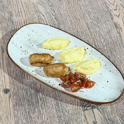 Куриные котлеты с картофельным пюре в Сквер по цене 550 ₽