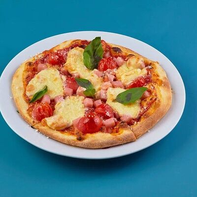 Пицца с ветчиной и томатами в Баклажан в ТЦ 