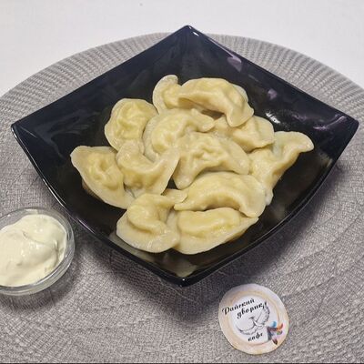 Вареники с творогомв Райский дворик по цене 320 ₽