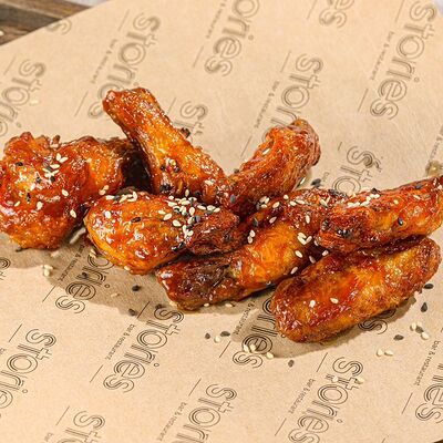 Жареные крылья под соусом Баффало в Stories по цене 430 ₽