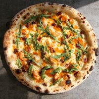 Пицца с креветками и вялеными томатами в FullFox pizza house