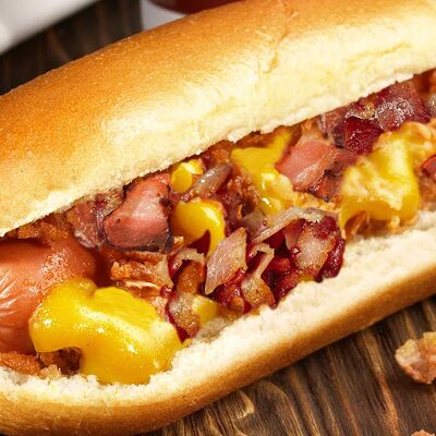 Хот-дог с сыром и беконом в Royals по цене 330 ₽