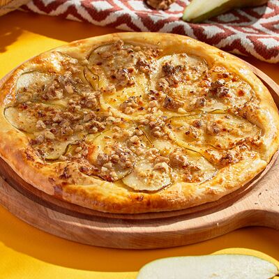 Хачапури с грушей и горгонзолой в Kazan-Mangal по цене 1065 ₽