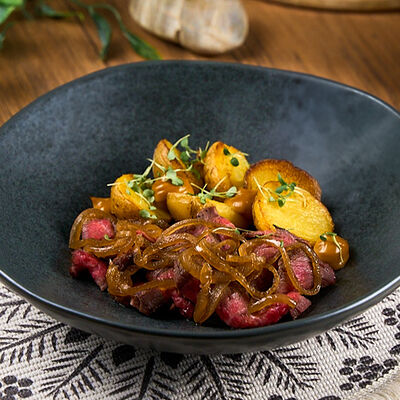 Ростбиф из мраморной говядины с обжаренным картофелем в Белок по цене 1250 ₽