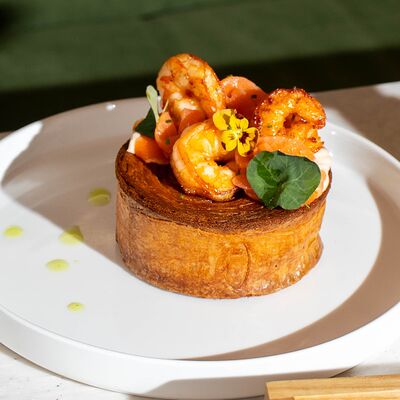 Круассан-супрем с муссом из форели и жареной креветкой в MAYAR по цене 1025 ₽