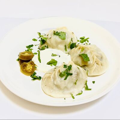 Манты с говядиной в ТРИ КАЗАНА по цене 450 ₽