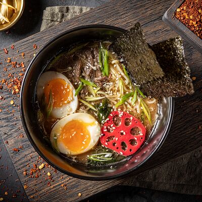 Рамен с говядиной в Лапша и Утка по цене 890 ₽