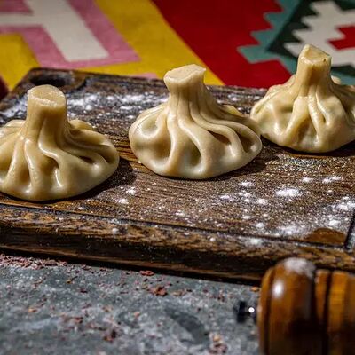 Хинкали с говядиной и свининой 3 шт в Хачапури по цене 387 ₽