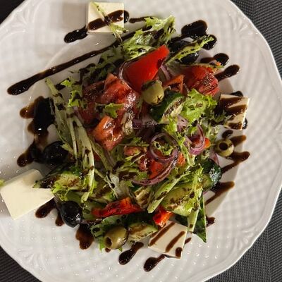 Салат Греческий в Хинкальная по цене 620 ₽