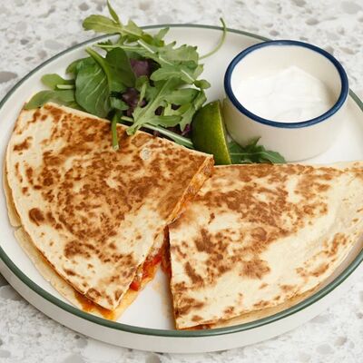 Кесадилья с говядиной в Cream Soda по цене 650 ₽