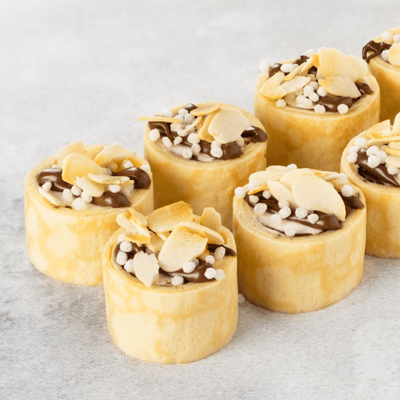 Сладкий ролл с персиком и с шоколадной пастой в Японский домик по цене 593 ₽