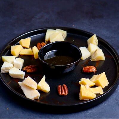 Сырная тарелка в Мясоедовская по цене 1200 ₽