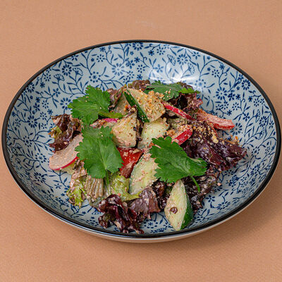 Грузинский овощной салат в Хочу пури по цене 490 ₽